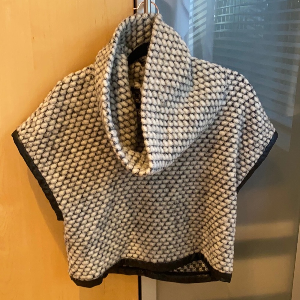 Wai Ming excellent condition black and white wool sweater